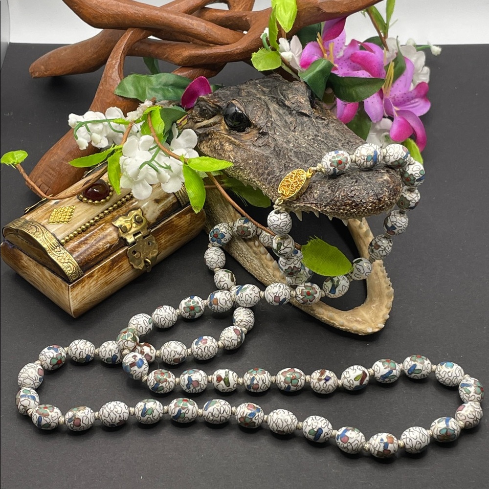 Cloisonné white beaded necklace vintage A52 🔥